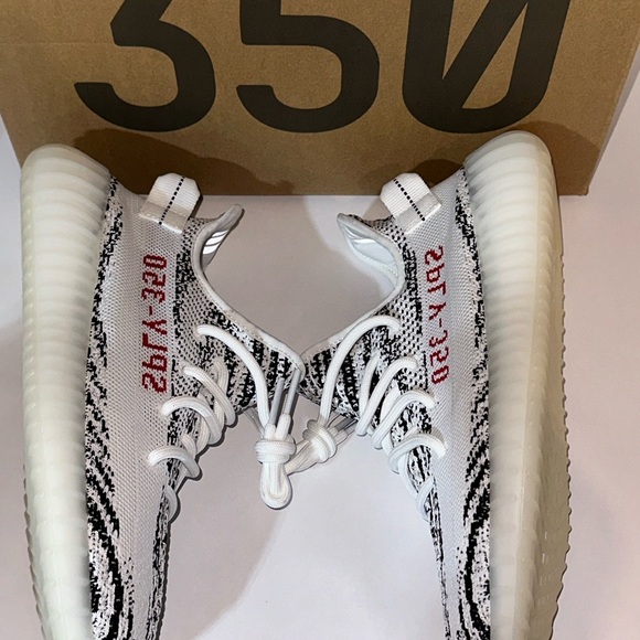 Adidas Yeezy Boost 350 V2 in Zebra - Black / Red - Picture 7 of 9